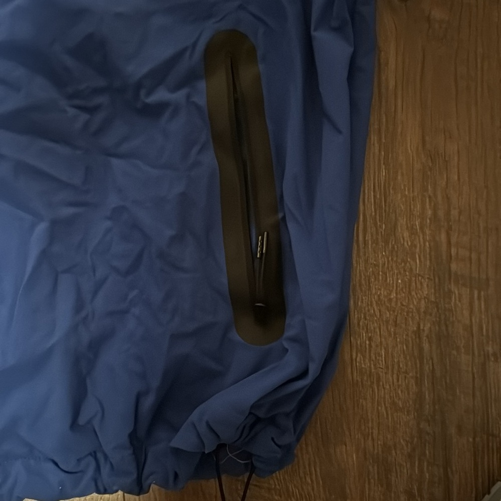 Nike Tech Wind Breaker - Picture 3 of 5